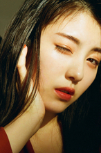 20歳を迎えたばかりの浜辺美波が大人の艶を見せつけるカレンダーを発売決定！特典付き限定アイテムも