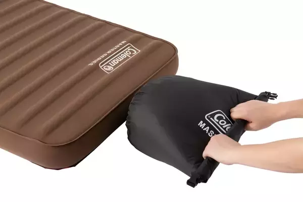 「コールマンのマスターシリーズにキャンプで大活躍の「バタフライマルチシェルフ」など3種類が登場！2月発売開始」の画像