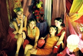 Goat Girlのニューアルバム『On All Fours』が本日発売！バンド参加の世界同時試聴会＆ヴァーチャル・インストア・ライブの開催が決定