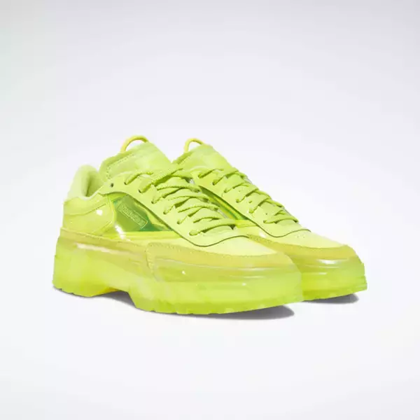 「リーボックとCardi Bのコラボコレクション「Reebok x Cardi B」にネオンカラーの新モデルが登場！厚底ソールの『Club C Double』も発売決定」の画像