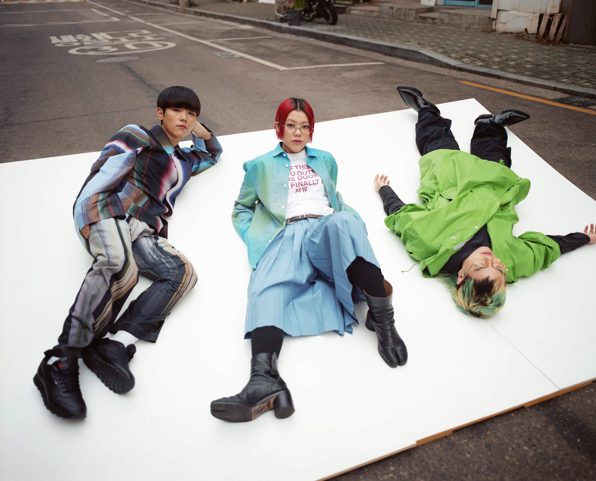 SE SO NEON、「自由」をテーマにした躍進の新曲『JAYU』をリリース。MVには俳優のユ・アインが出演