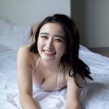 「活躍の場を広げる安倍乙が半年ぶりのグラビアでセクシーな谷間を披露！本日発売の『FRIDAY』に登場」の画像1