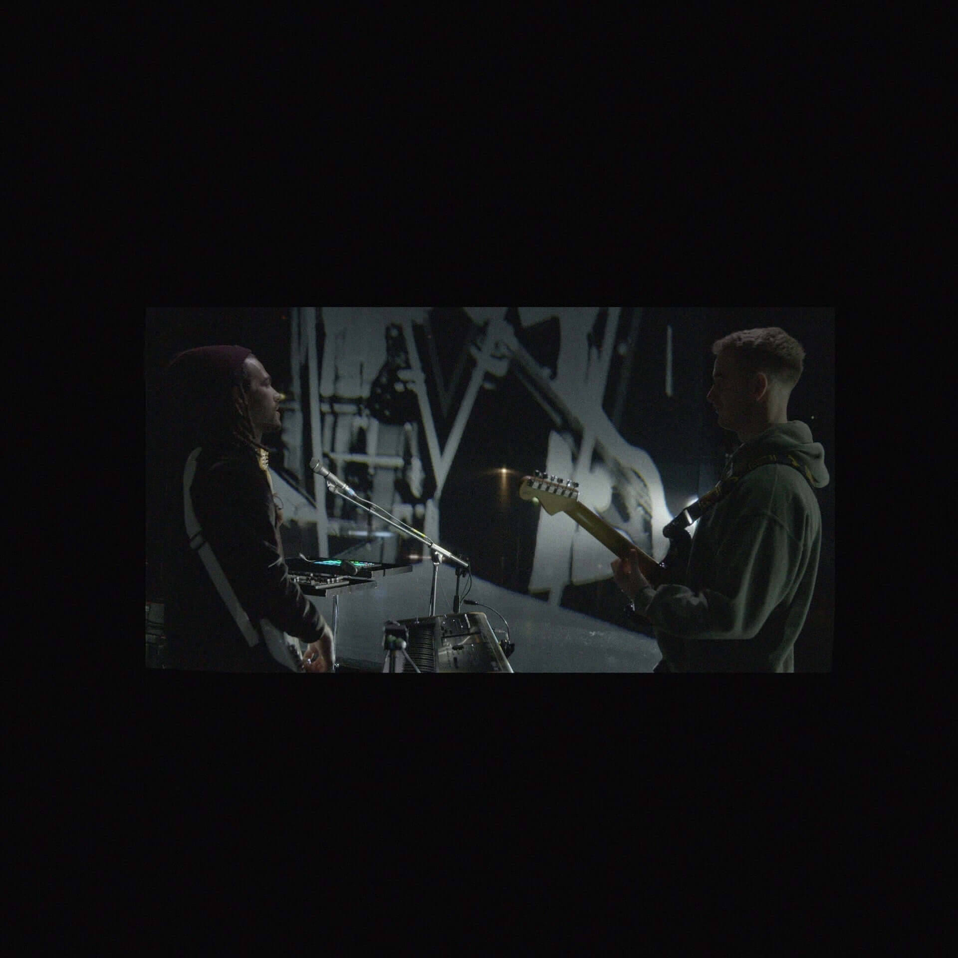 FKJとTom Mischのコラボ曲“Losing My Way”が12インチで発売決定！2人によるライブ動画も公開中