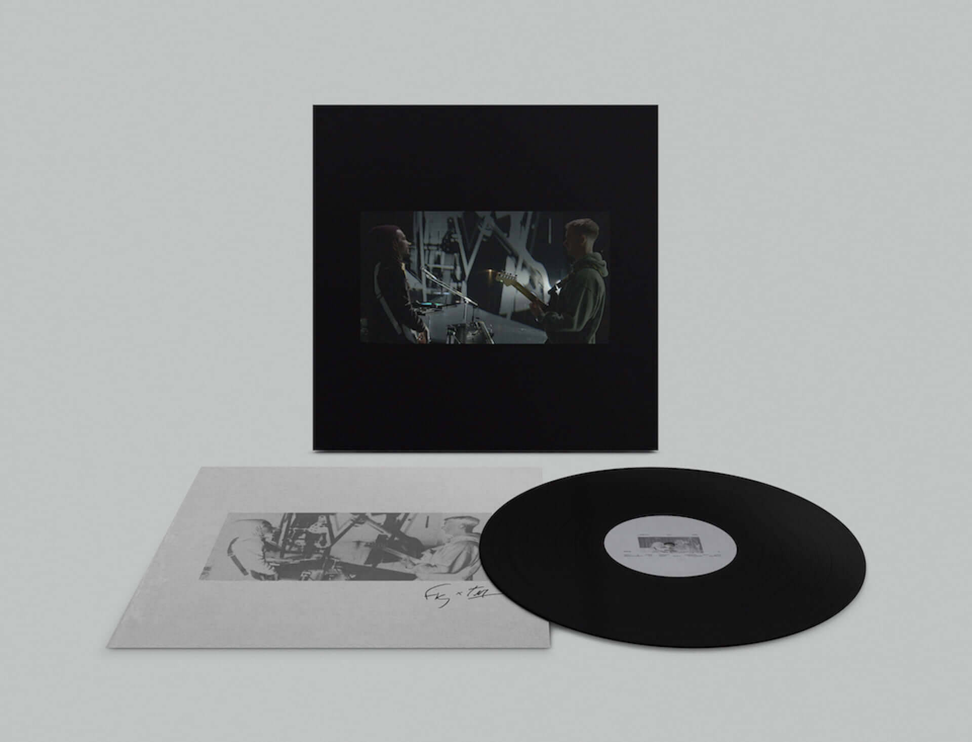 FKJとTom Mischのコラボ曲“Losing My Way”が12インチで発売決定！2人によるライブ動画も公開中