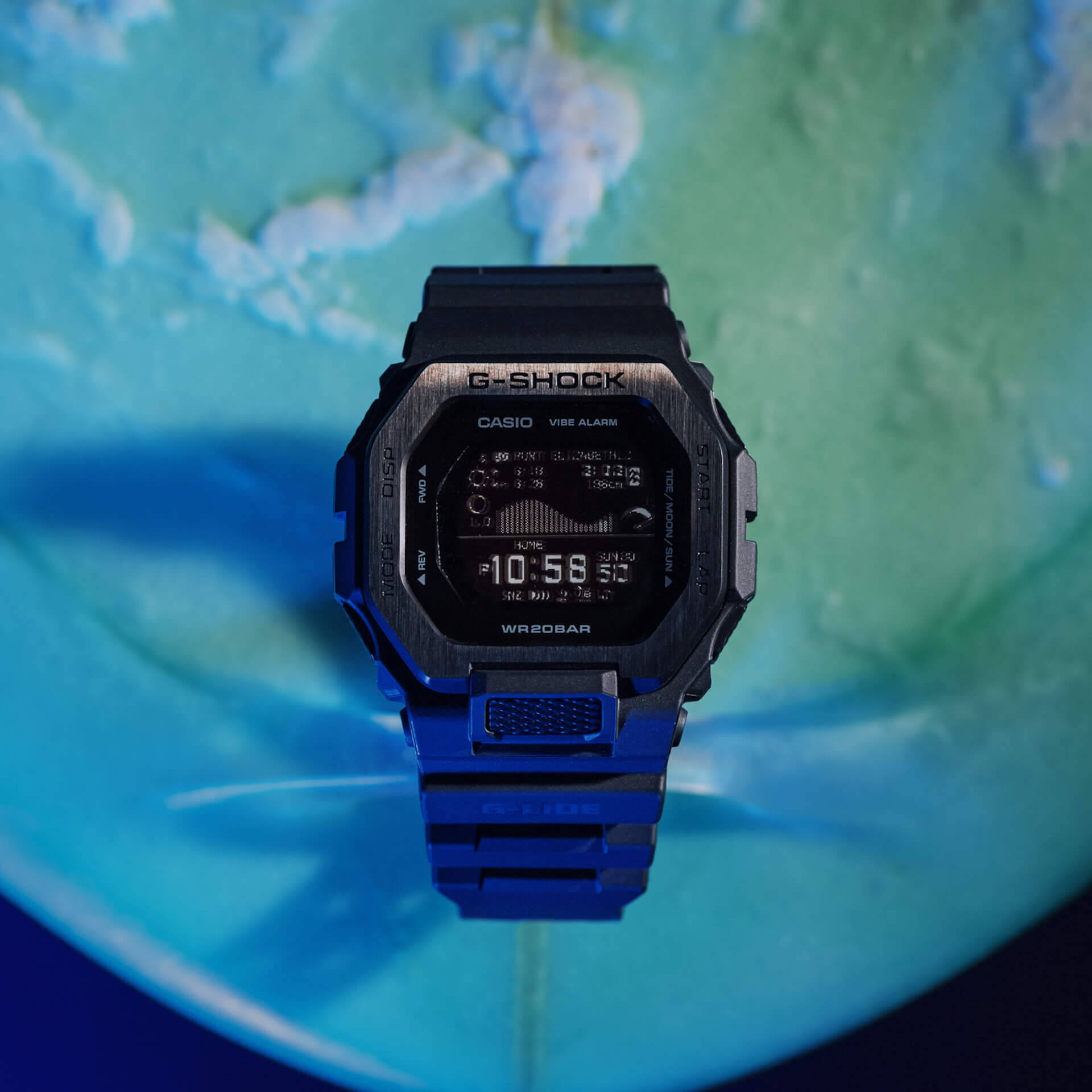 サーファーからの支持も得るG-SHOCK「G-LIDE」にナイトサーフィン向けの新色が登場！スマホと連携可能な人気モデル