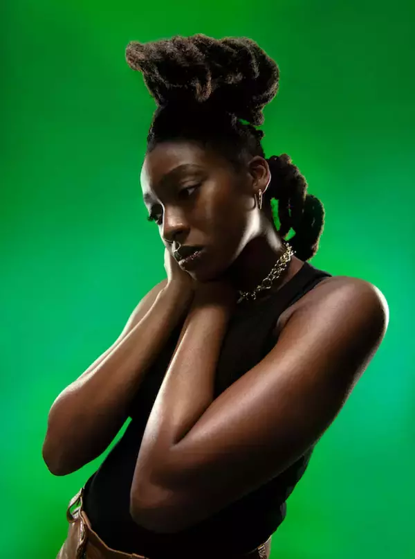 「UKグライムシーンのアイコン・Little Simzがニューアルバム『Sometimes I Might Be Introvert』リリースを発表！新曲MVも公開」の画像