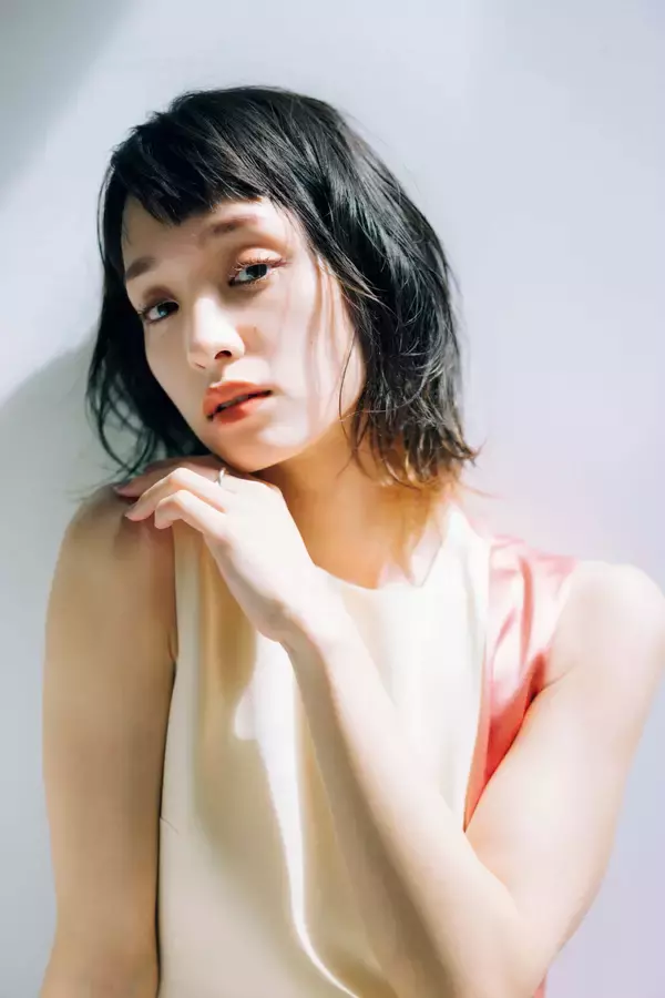 「剛力彩芽が久々のグラビアで妖艶な魅力を見せつける！『FLASH』表紙・巻頭グラビアに挑戦＆グラドル7人衆乳福神も登場」の画像