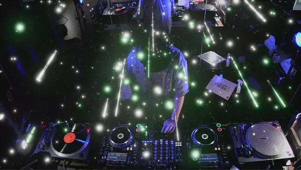 「音楽を聴く人の脳波を可視化するイヤホン型脳波計「VIE ZONE」のクラウドファンディングが始動！」の画像