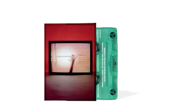 「CHVRCHESとThe CureのRobert Smithのコラボ曲“How Not To Drown”のMVが公開！」の画像