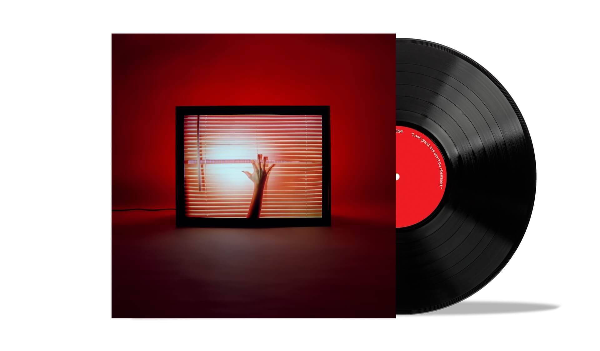 CHVRCHESとThe CureのRobert Smithのコラボ曲“How Not To Drown”のMVが公開！