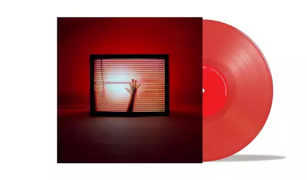 「CHVRCHESとThe CureのRobert Smithのコラボ曲“How Not To Drown”のMVが公開！」の画像