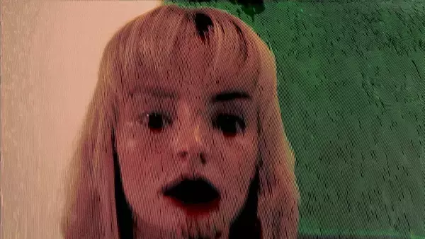 「CHVRCHESとThe CureのRobert Smithのコラボ曲“How Not To Drown”のMVが公開！」の画像