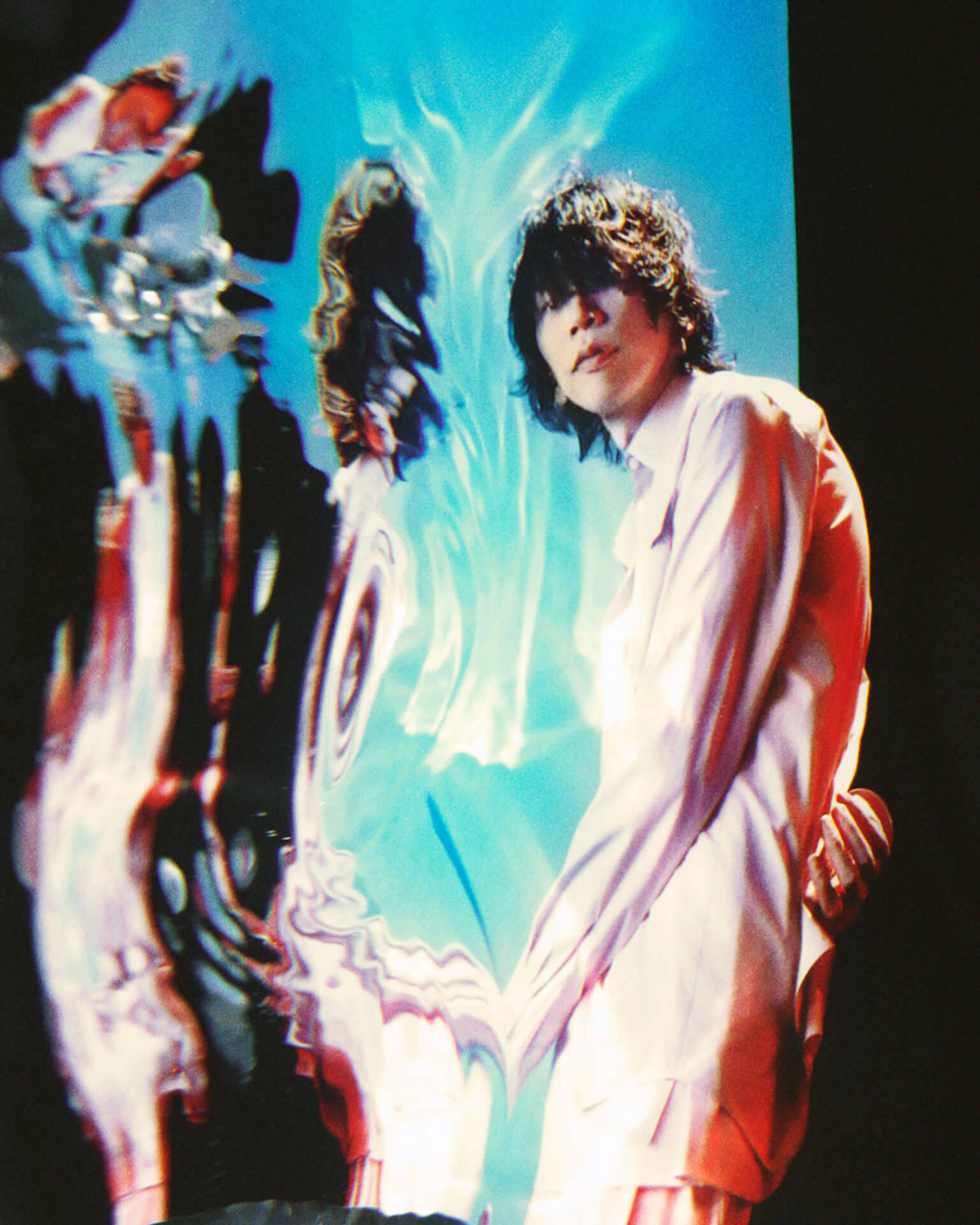 米津玄師“Pale Blue”のミュージックビデオが解禁！共演に菅原小春、監督は山田智和