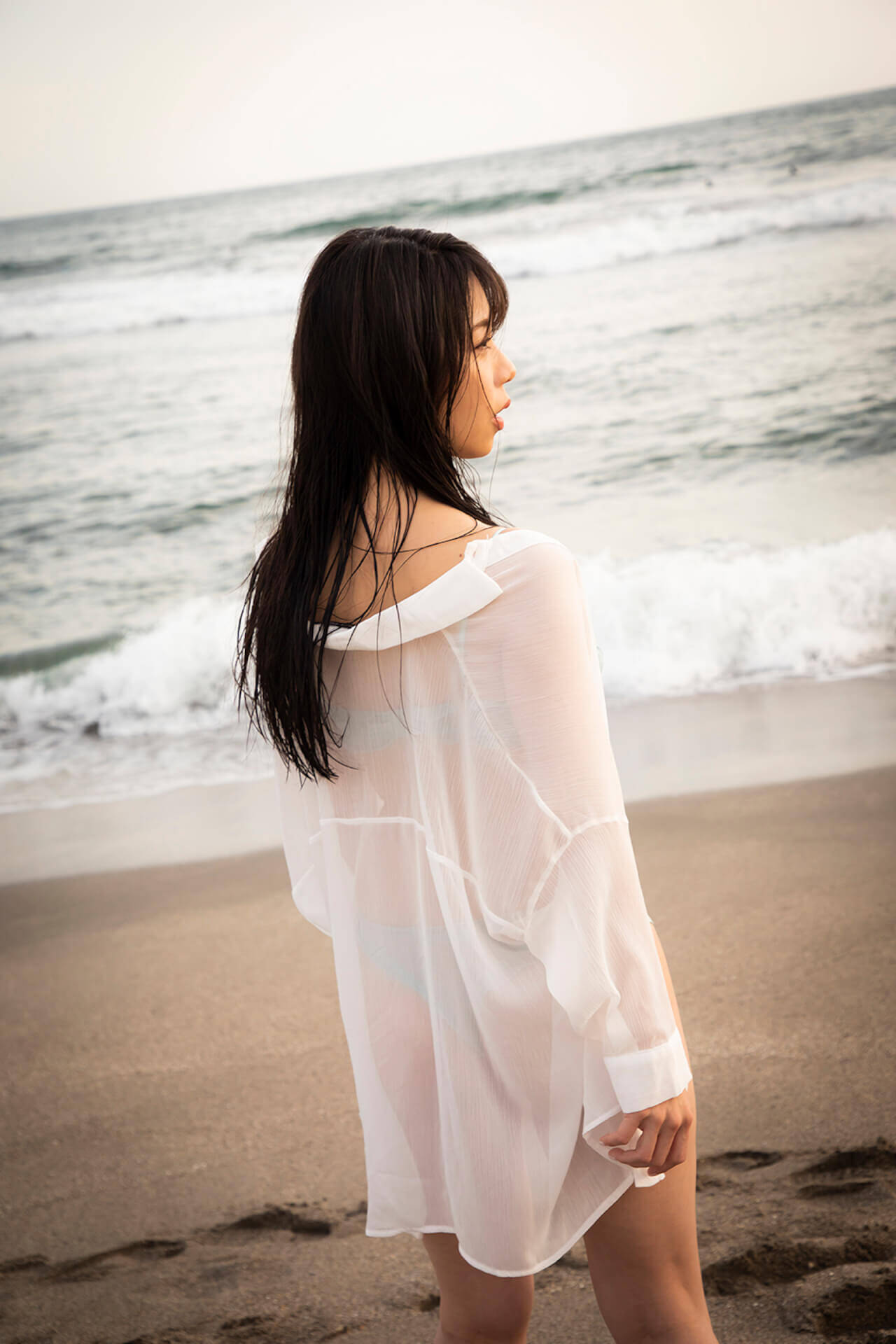 メリハリボディで誘惑する鈴木ふみ奈が横乳丸見えの超限界露出に挑戦！『鈴木ふみ奈写真集 Leap』が発売決定