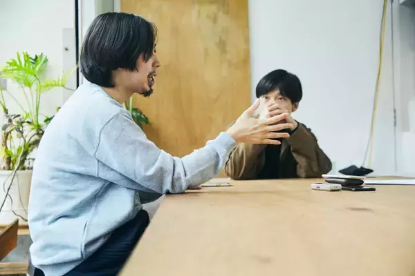 「映像作家・河合宏樹 × 音楽家・蓮沼執太｜『True Colors FASHION』で「当事者」と向き合った先にある気づき」の画像