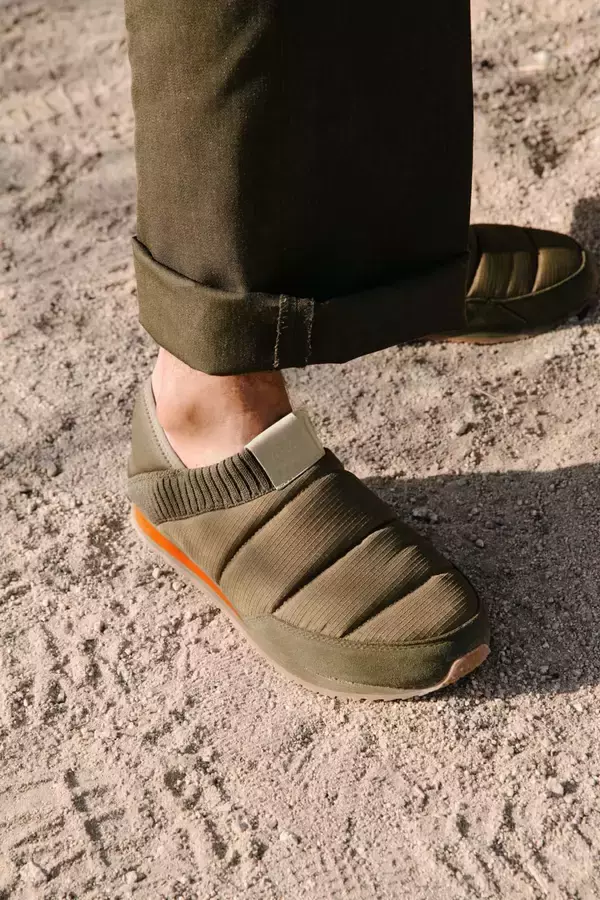 Tevaからかかとを踏んで履けるスリッポンシューズ「RE EMBER MOC 2」が発売！ユニセックス＆キッズサイズで登場