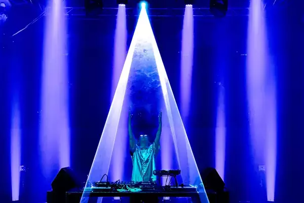 「ヒューマンビートボクサーSO-SO初の撮り下ろしライブ映像『SO-SO THE LOOP ALIEN』がTongpooから有料配信！マザーファッ子が監督」の画像