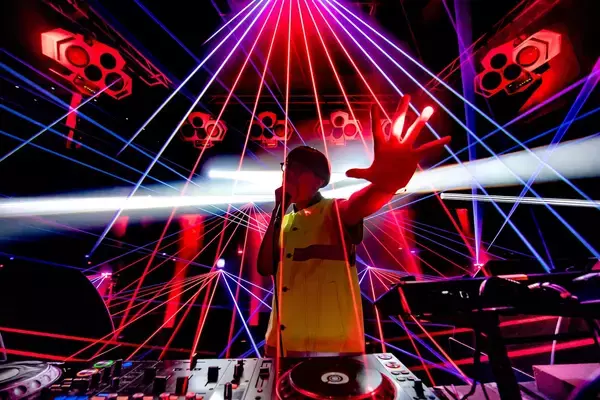 「ヒューマンビートボクサーSO-SO初の撮り下ろしライブ映像『SO-SO THE LOOP ALIEN』がTongpooから有料配信！マザーファッ子が監督」の画像