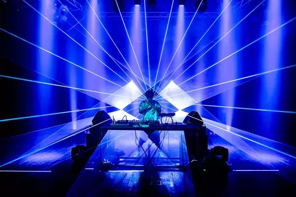 「ヒューマンビートボクサーSO-SO初の撮り下ろしライブ映像『SO-SO THE LOOP ALIEN』がTongpooから有料配信！マザーファッ子が監督」の画像