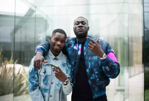 「現代UKラップ界の代表格DaveがStormzyとのコラボ作“Clash”のMVを解禁！」の画像