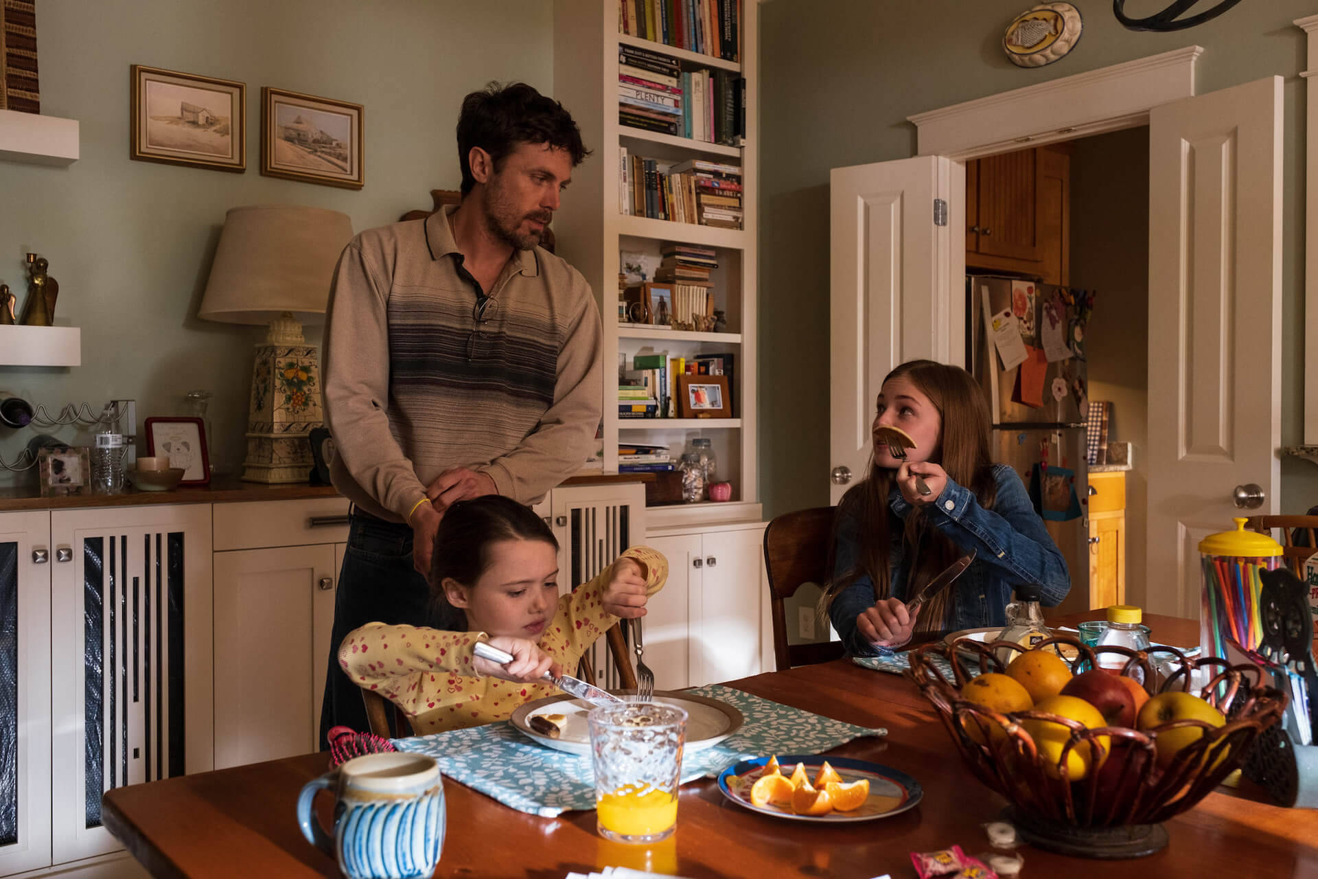 ケイシー・アフレックとダコタ・ジョンソンの闘病生活を描く『Our Friend／アワー・フレンド』新場面写真が解禁！