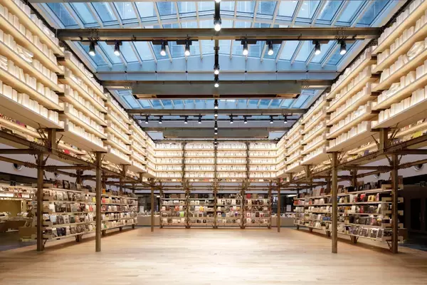 「世界的アーティストの山口歴が個展＜LISTEN TO THE SOLITUDE＞をOIL by美術手帖ギャラリー、銀座 蔦屋書店で開催！」の画像