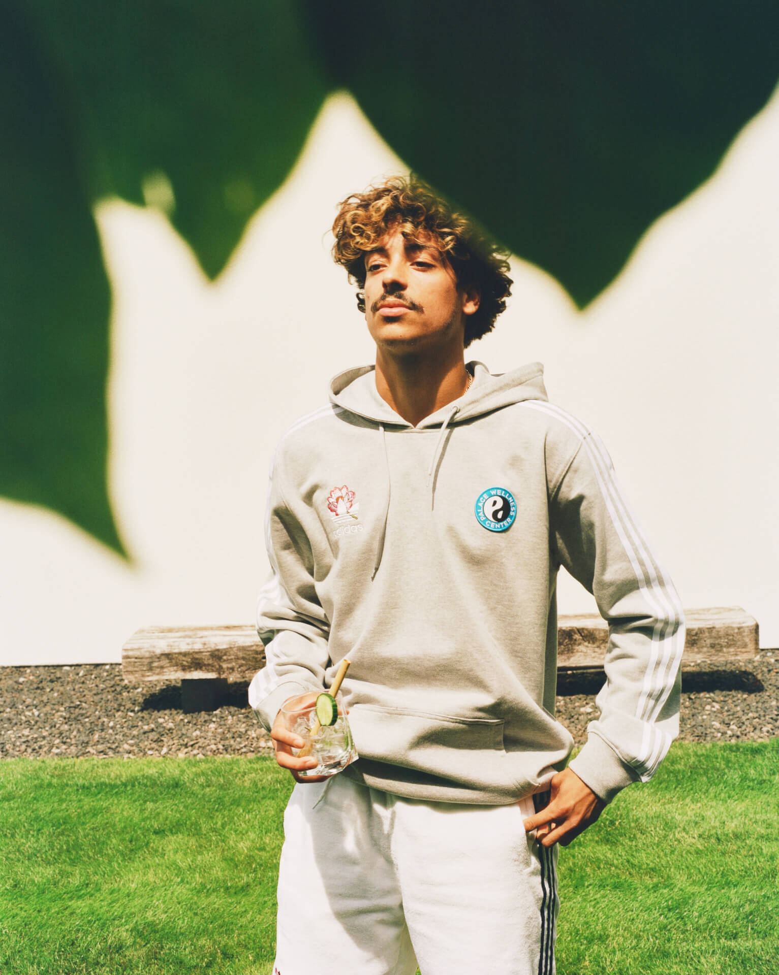 「Wellness」をテーマにしたadidasとPALACEの新コラボコレクションが登場！サンハット、バスローブ、ヨガマットなど発売へ