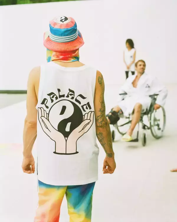 「「Wellness」をテーマにしたadidasとPALACEの新コラボコレクションが登場！サンハット、バスローブ、ヨガマットなど発売へ」の画像