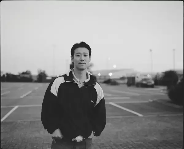 「小袋成彬の新曲“Parallax”が小松菜奈主演の映画『ムーンライト・シャドウ』のコラボソングに決定！」の画像