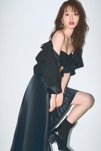 山本舞香がセクシーでエモーショナルな一面を見せる！セルフプロデュースの2022カレンダーが発売決定