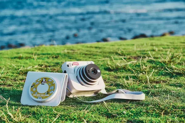 「チェキとCHUMSによるオンラインイベントが開催！ゲストに板東さえかも参加」の画像