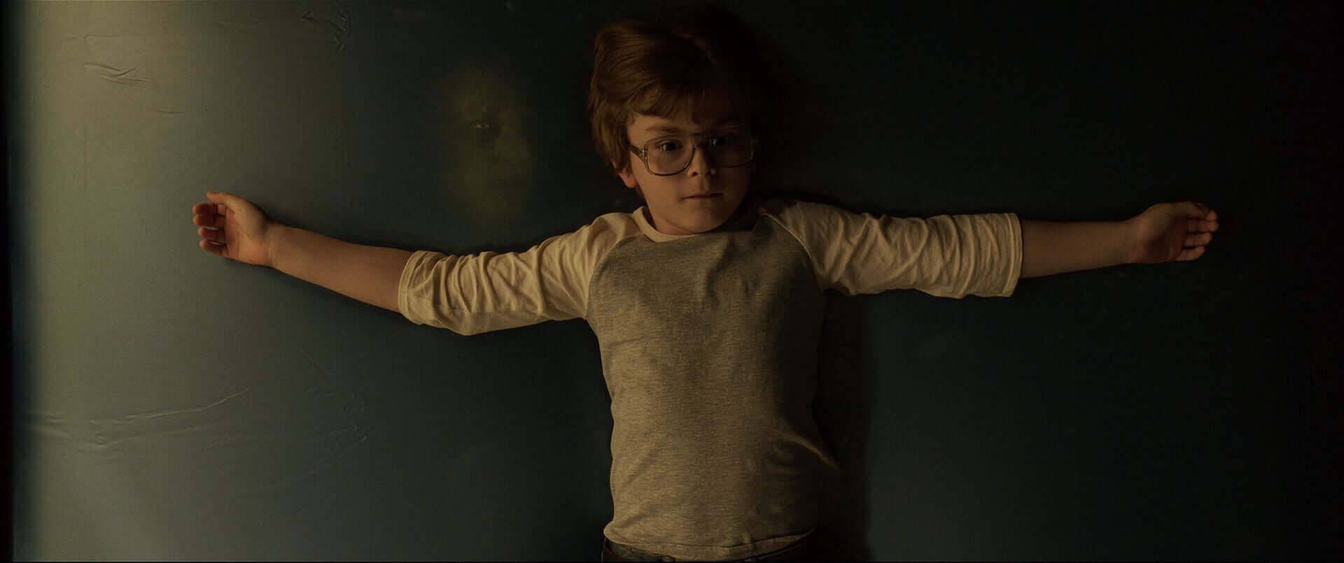 ウォーターベッドから伸びる黒い手！？恐怖心煽る『死霊館　悪魔のせいなら、無罪。』の本編シーンが初解禁