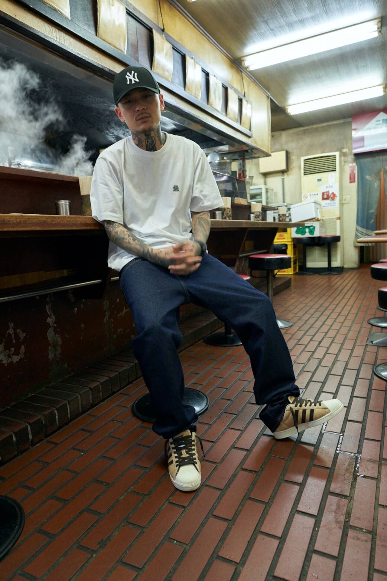 Atmosとadidas Originalsがコラボ 渋谷のアイコンであるハチ公をモチーフにしたスニーカーが登場 21年9月14日 エキサイトニュース