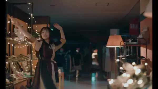 「yurinasiaが清野菜名演じるマネキン・真希のダンス振付を担当！資生堂「マキアージュ」ショートフィルム公開」の画像