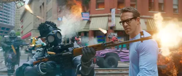 「ライアン・レイノルズ演じるモブキャラヒーローがディズニープラスに早くも登場！『フリー・ガイ』が10月見放題配信開始」の画像