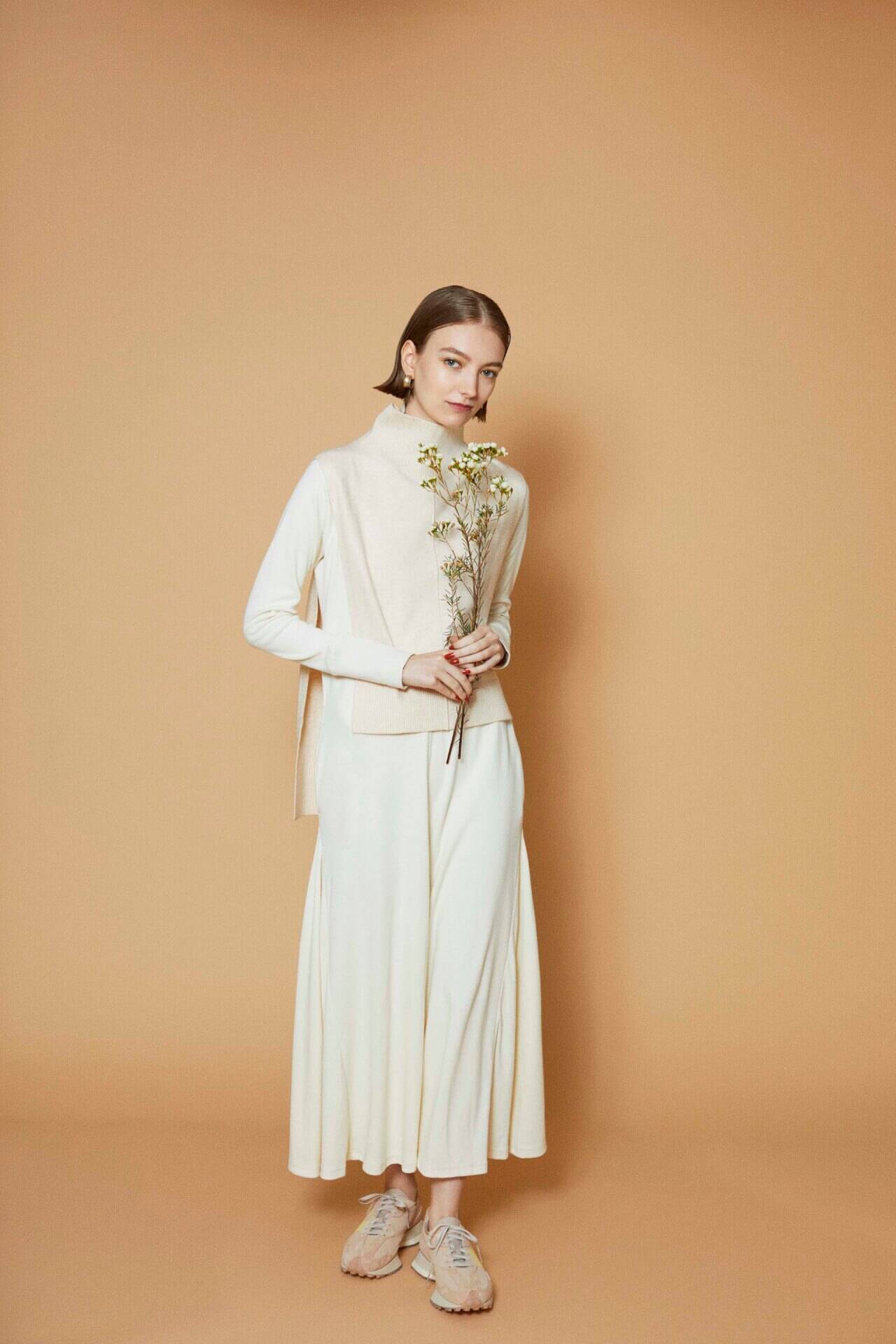 New Balanceの人気モデル「327」からemmi、to／oneとのトリプルコラボレーションモデルが登場！限定店舗で販売