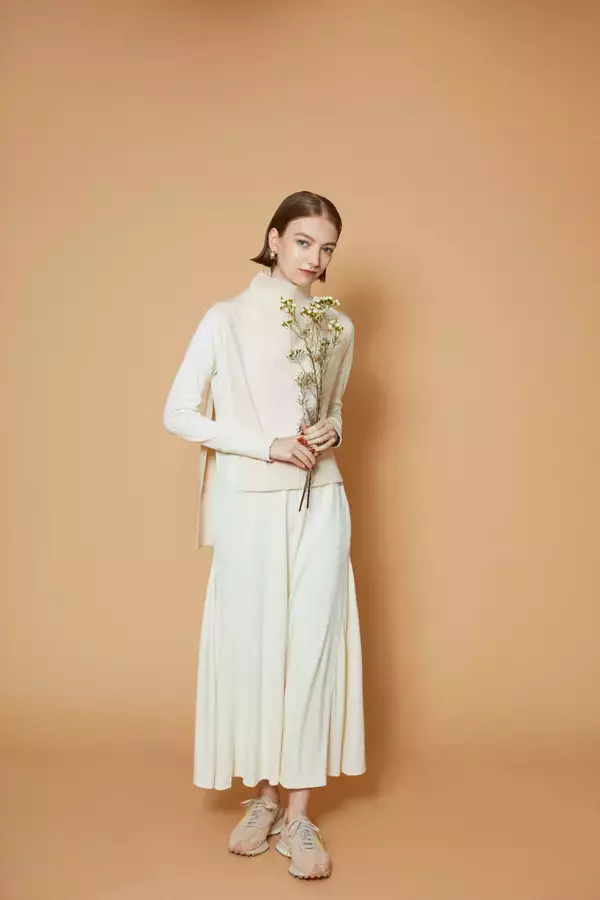 「New Balanceの人気モデル「327」からemmi、to／oneとのトリプルコラボレーションモデルが登場！限定店舗で販売」の画像