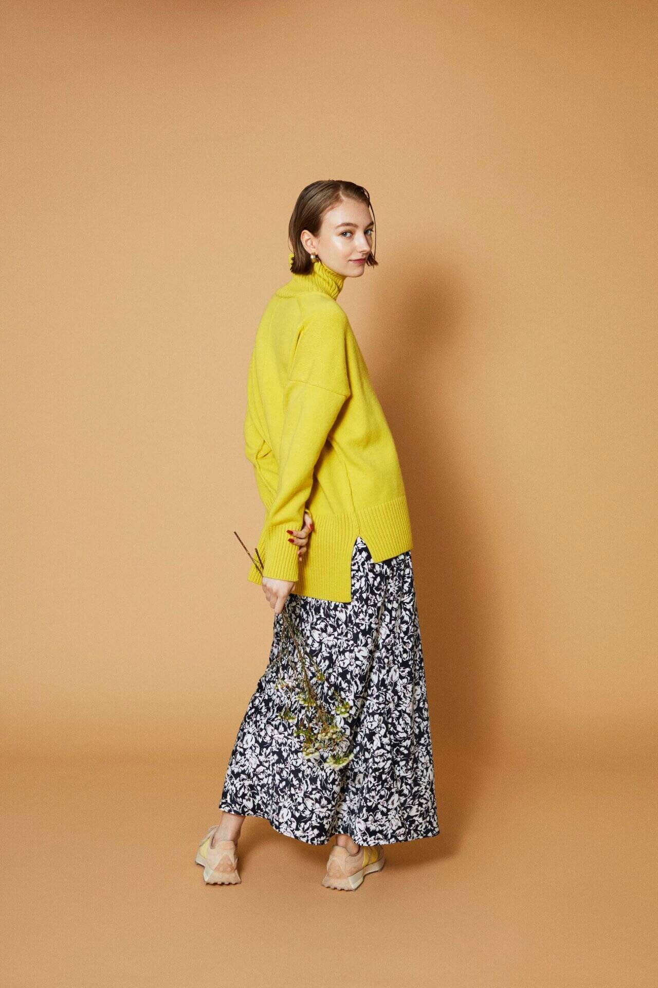 New Balanceの人気モデル「327」からemmi、to／oneとのトリプルコラボレーションモデルが登場！限定店舗で販売