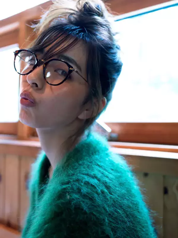 「柳ゆり菜の妖艶ショットが満載！自身最後の3rd写真集が発売決定＆先行アザーカットが公開」の画像