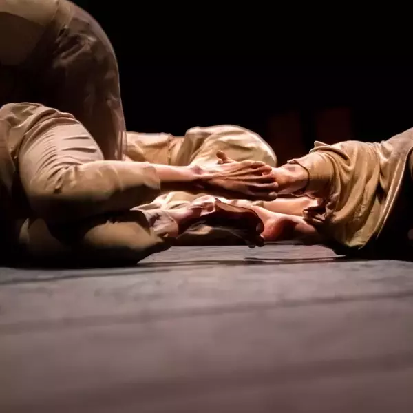 「アジカン後藤正文による音楽も話題の三東瑠璃公演『MeMe』がAmazon Videoにて配信開始！予告編も公開」の画像