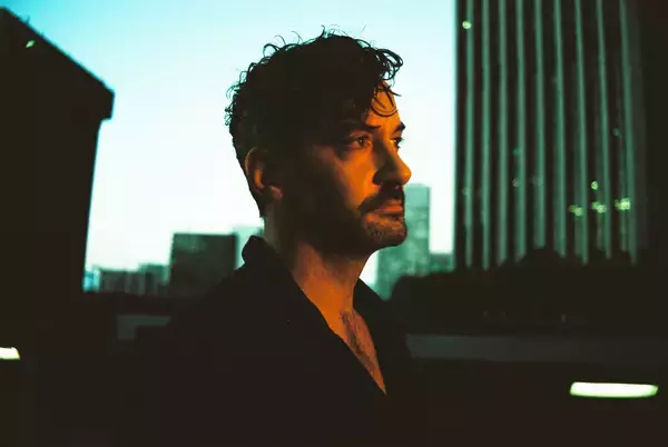 「Bonoboの最新作『Fragments』よりJamila Woodsとのコラボ曲“Tides”がビジュライザーとともに公開！」の画像