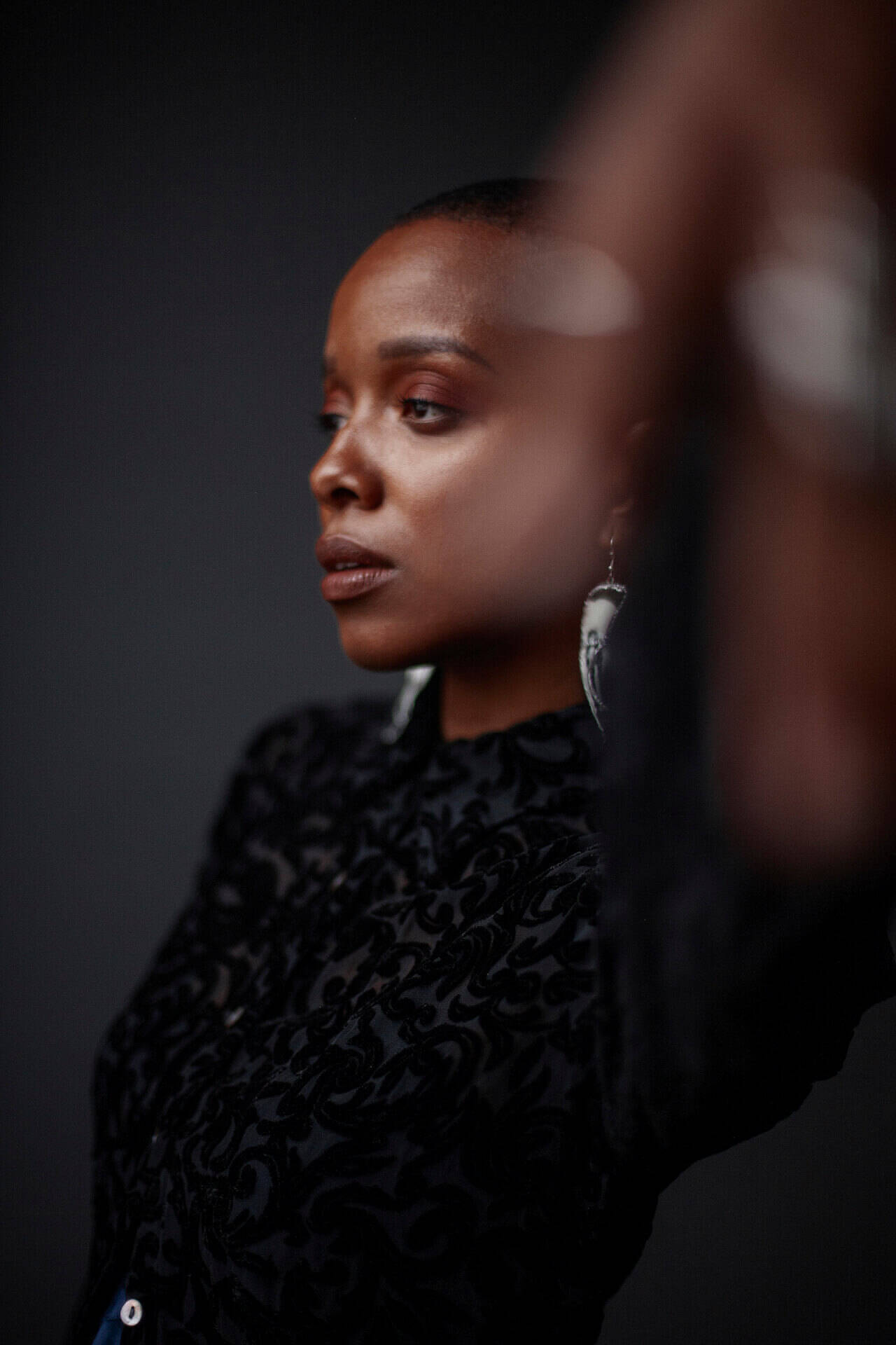 Bonoboの最新作『Fragments』よりJamila Woodsとのコラボ曲“Tides”がビジュライザーとともに公開！