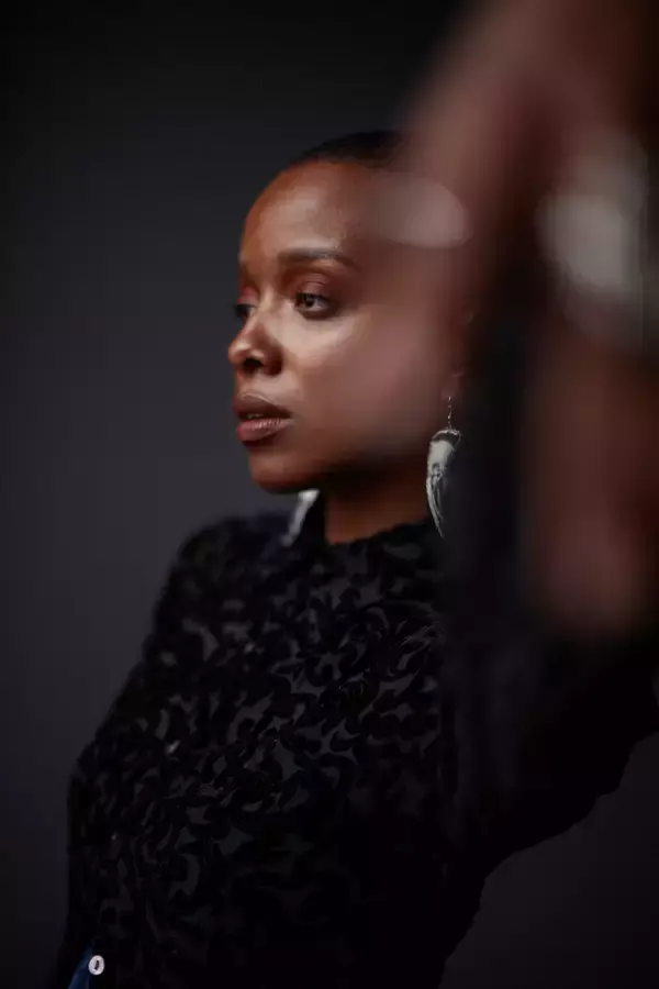 「Bonoboの最新作『Fragments』よりJamila Woodsとのコラボ曲“Tides”がビジュライザーとともに公開！」の画像