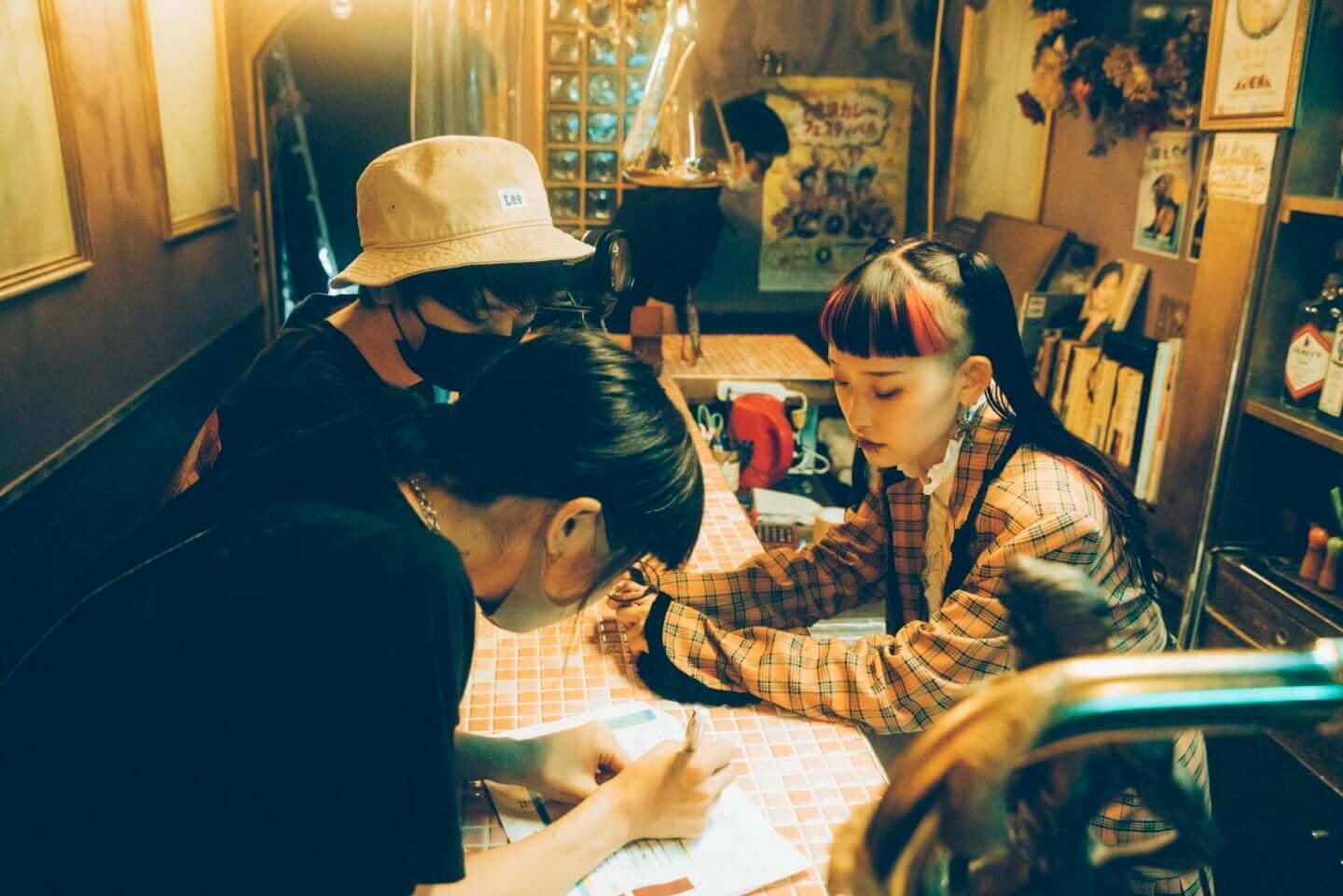 同世代のクリエイターと一緒に新しい『水曜日のカンパネラ』を作っていきたい──2代目・詩羽が00年代生まれの映像監督・マイに新曲を託した理由