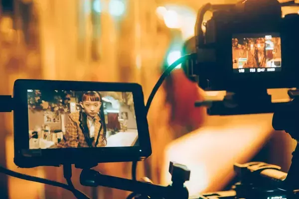 「同世代のクリエイターと一緒に新しい『水曜日のカンパネラ』を作っていきたい──2代目・詩羽が00年代生まれの映像監督・マイに新曲を託した理由」の画像