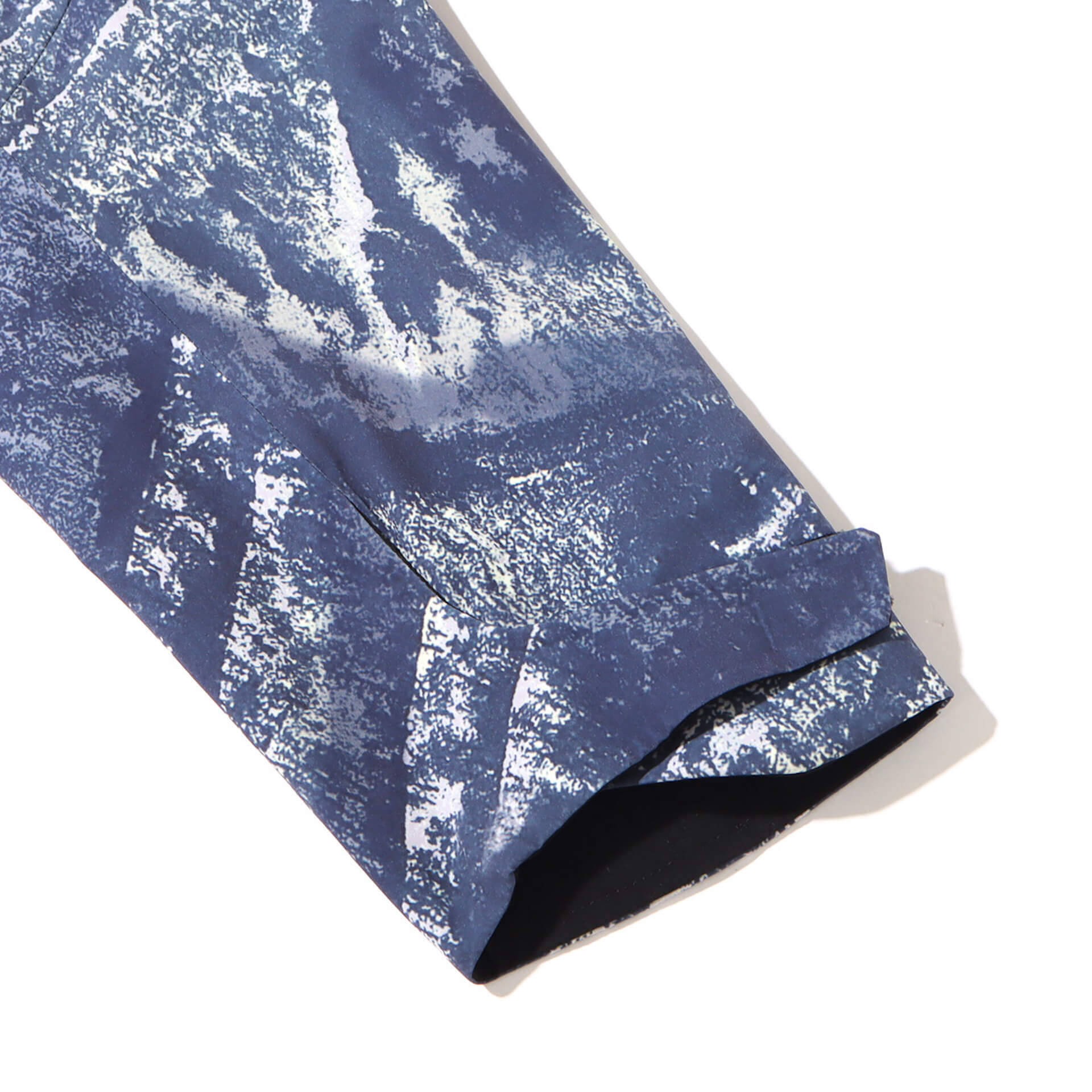 atmosとDESCENTEからシェルジャケットと水沢ダウンの別注モデルが登場！Jin Doggをモデルに起用