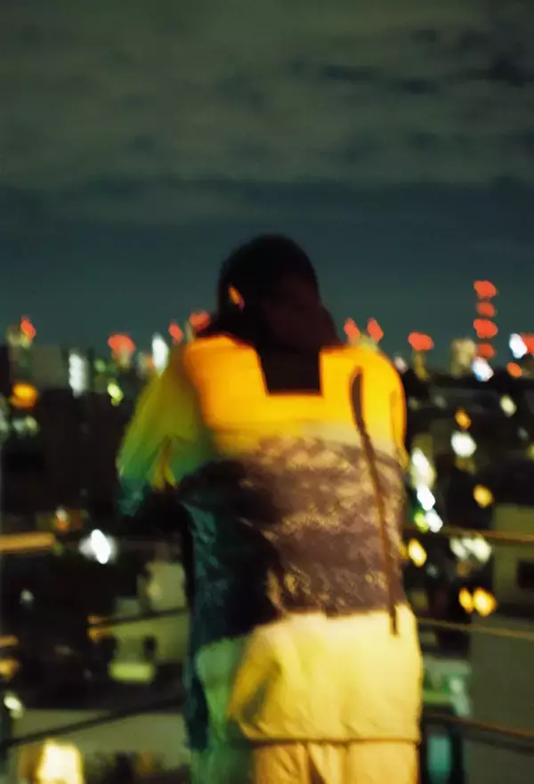 「atmosとDESCENTEからシェルジャケットと水沢ダウンの別注モデルが登場！Jin Doggをモデルに起用」の画像