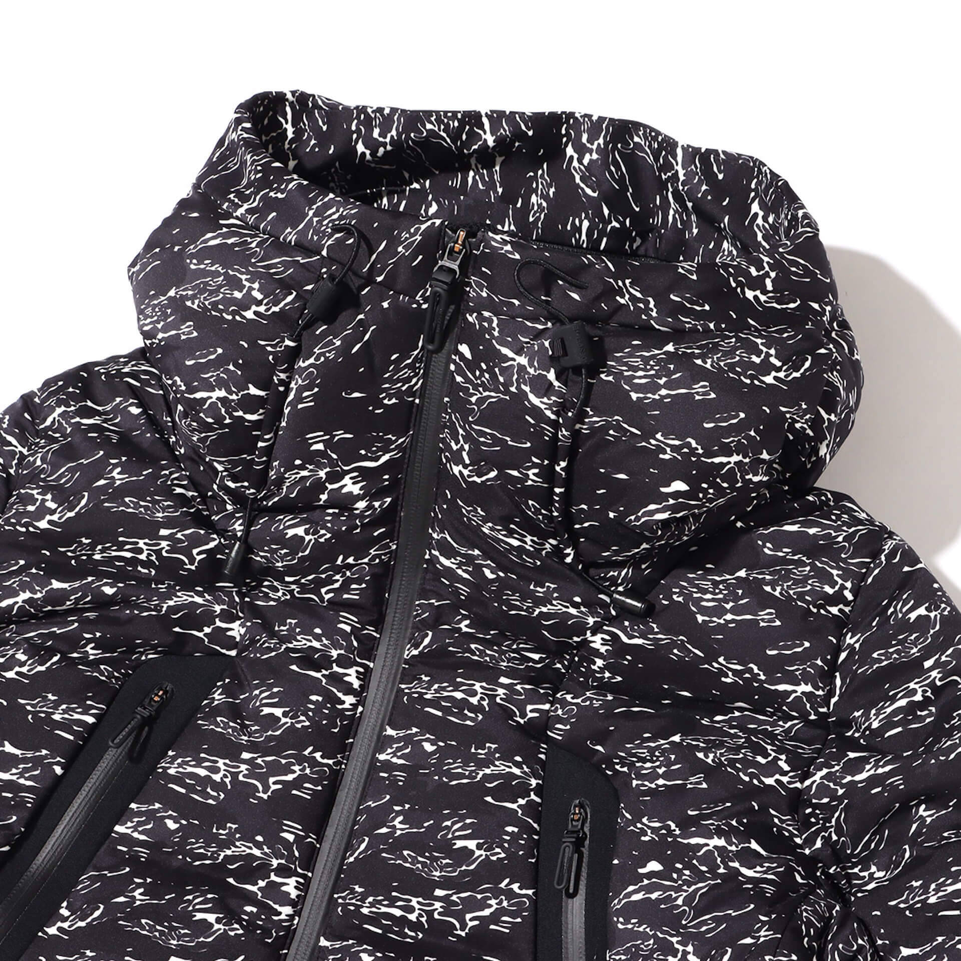 atmosとDESCENTEからシェルジャケットと水沢ダウンの別注モデルが登場！Jin Doggをモデルに起用