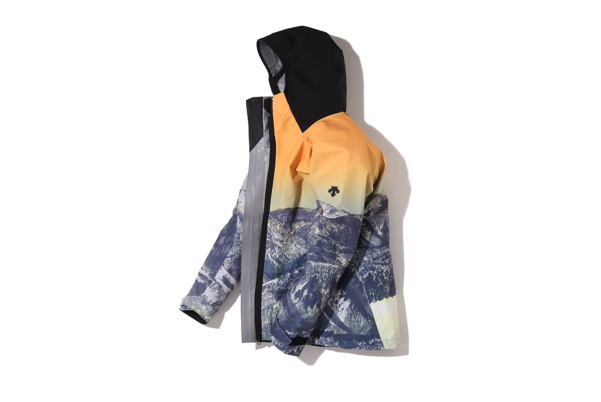 atmosとDESCENTEからシェルジャケットと水沢ダウンの別注モデルが登場！Jin Doggをモデルに起用