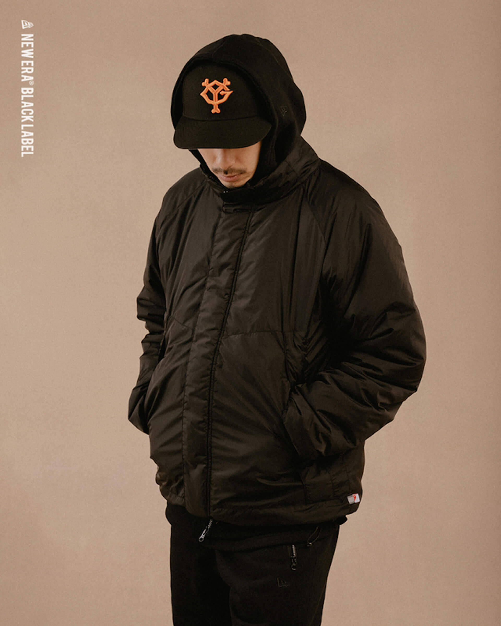 NEW ERA BLACK LABELからバーシティジャケット＆パフジャケットが登場！ブラック、ベーシック／シンプルの2色がラインナップ